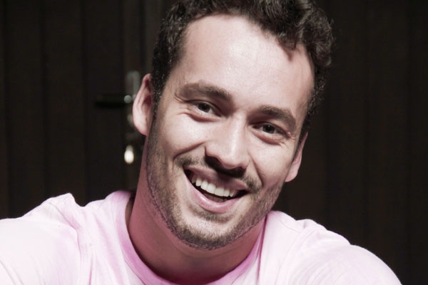 Em exclusiva para o Comércio, Rodrigo Andrade revela como é a experiência de contracenar com ícones da TV brasileira